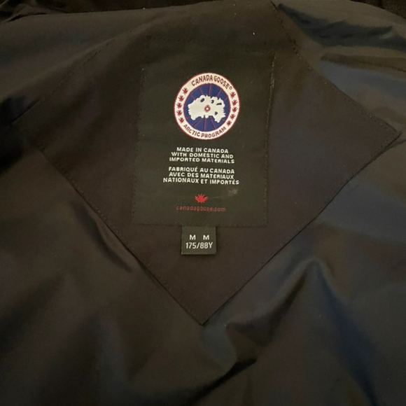 Canada Goose Sleeveless jacket - Picture 5 of 9